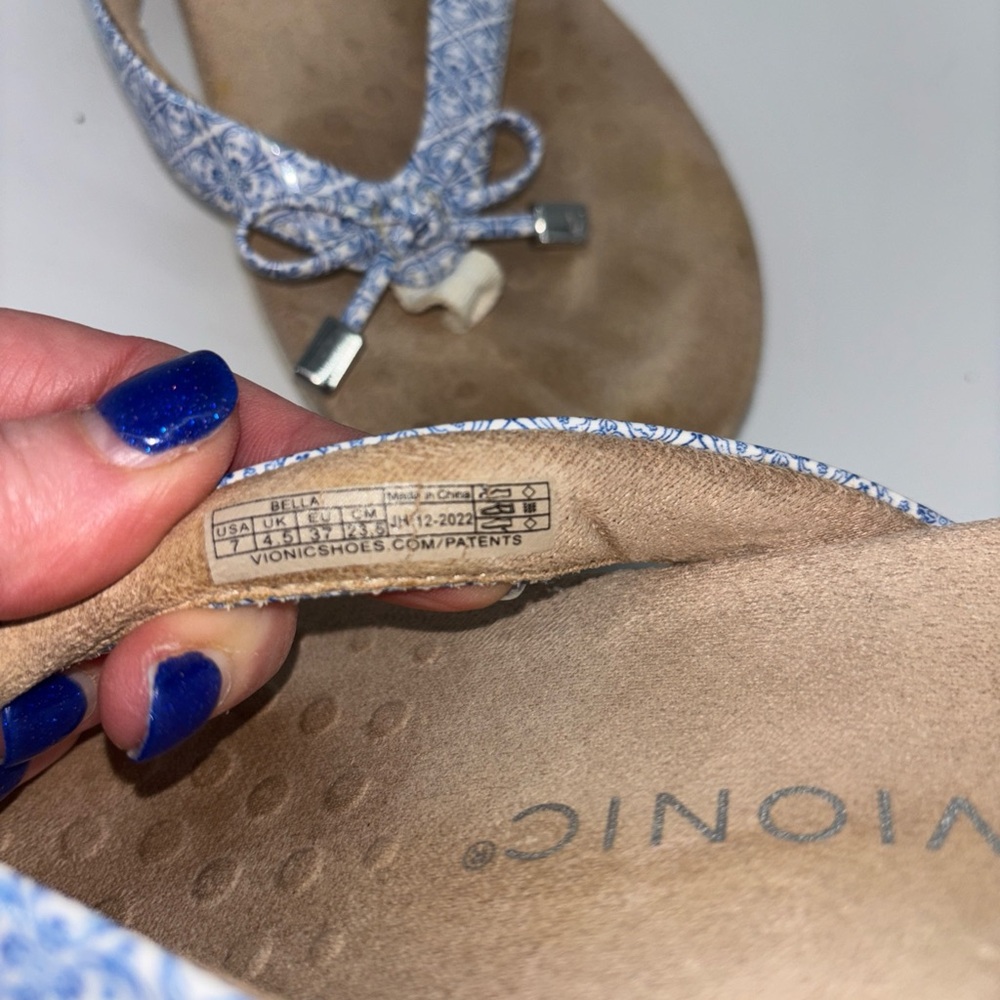 Vionic Bella Ii Blue/White Tile Pattern Size 7 Wo… - image 3